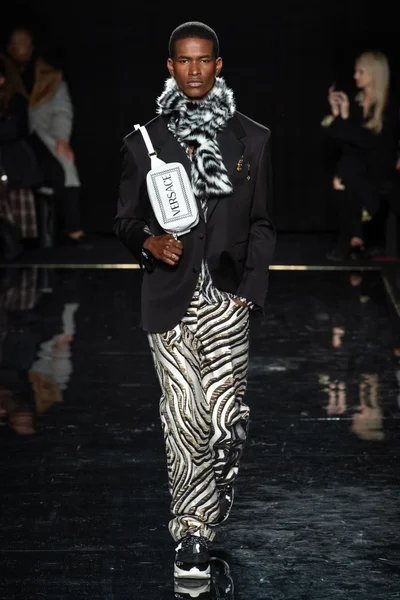 Look 16